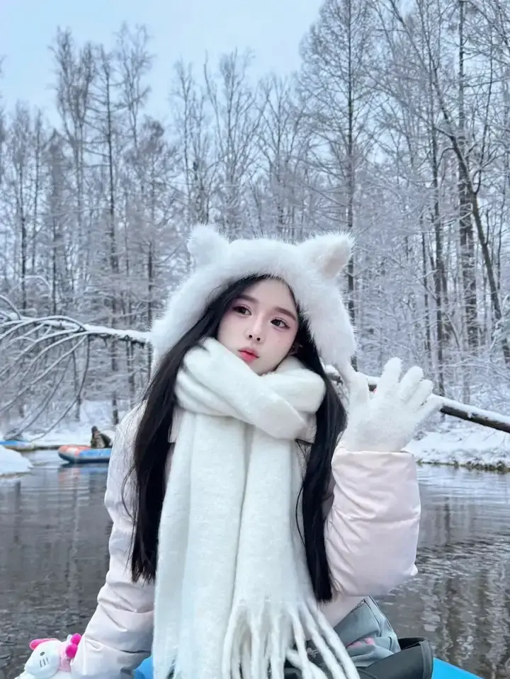冬季雪天漂流清纯美女