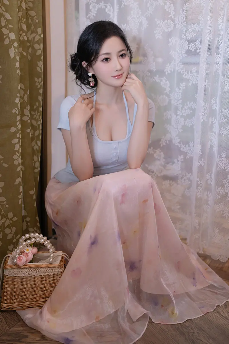 碎花裙甜美美女